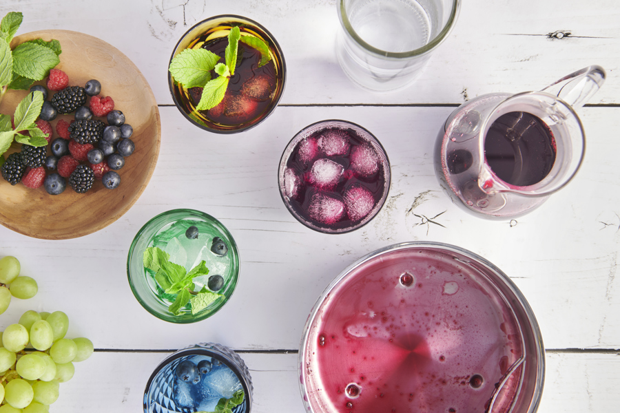 Iced tea with berries