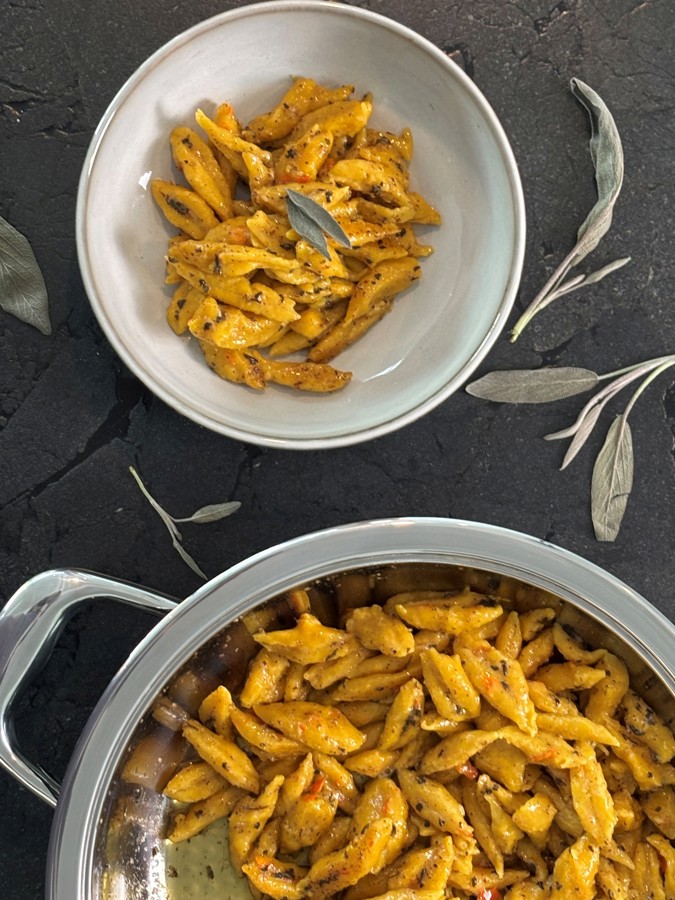 Kürbis-Scherennudeln mit Salbei-Butter