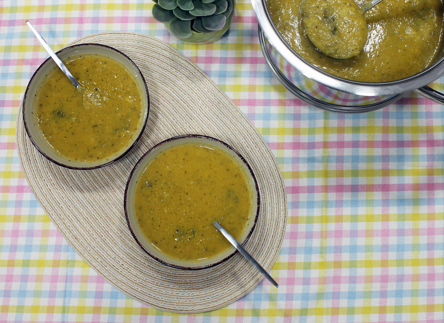 Sopa de legumes com couve-lombarda