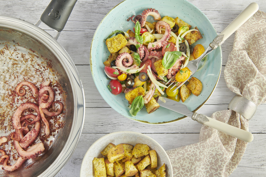 Panzanella (Italian bread salad)