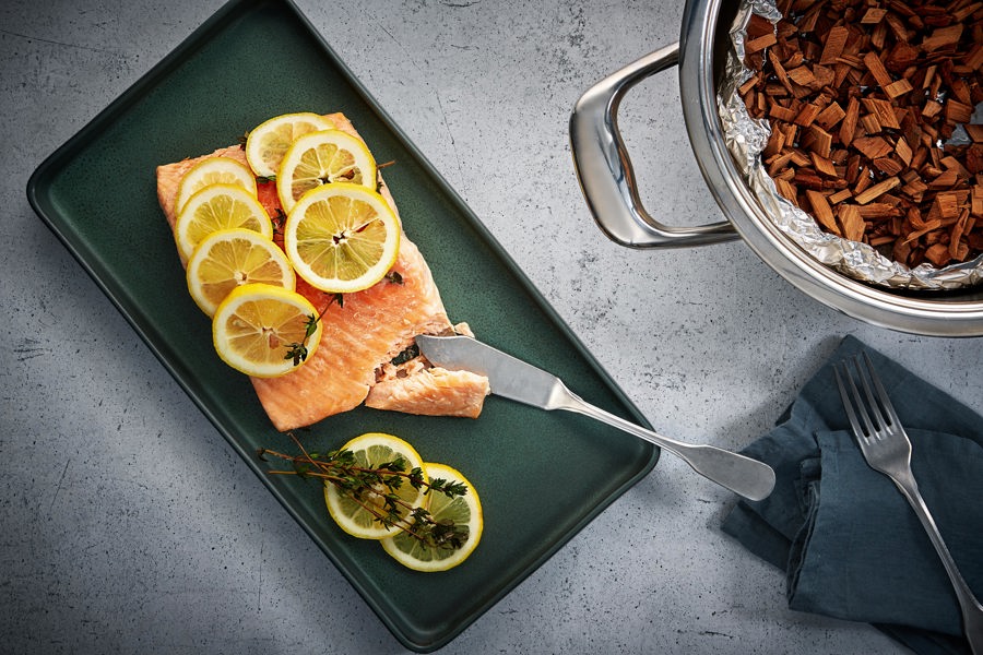 Salmón ahumado templado con limón