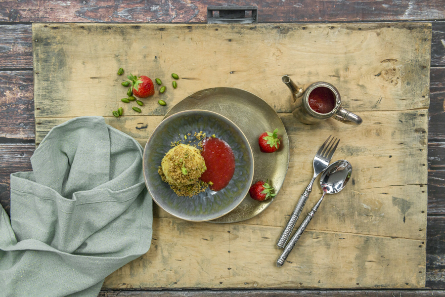 Semolina dumplings with pistachio crumble