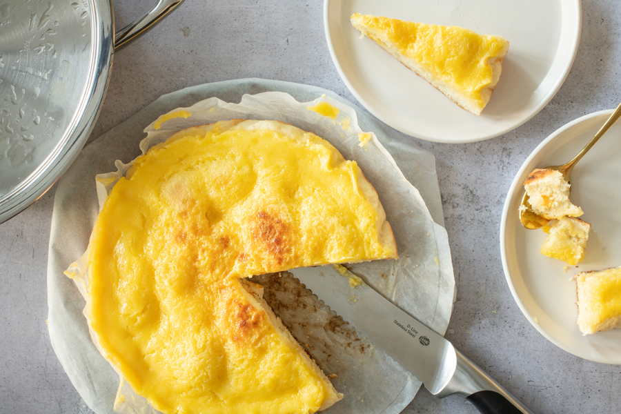 Yeast cake with cream (Morat style)